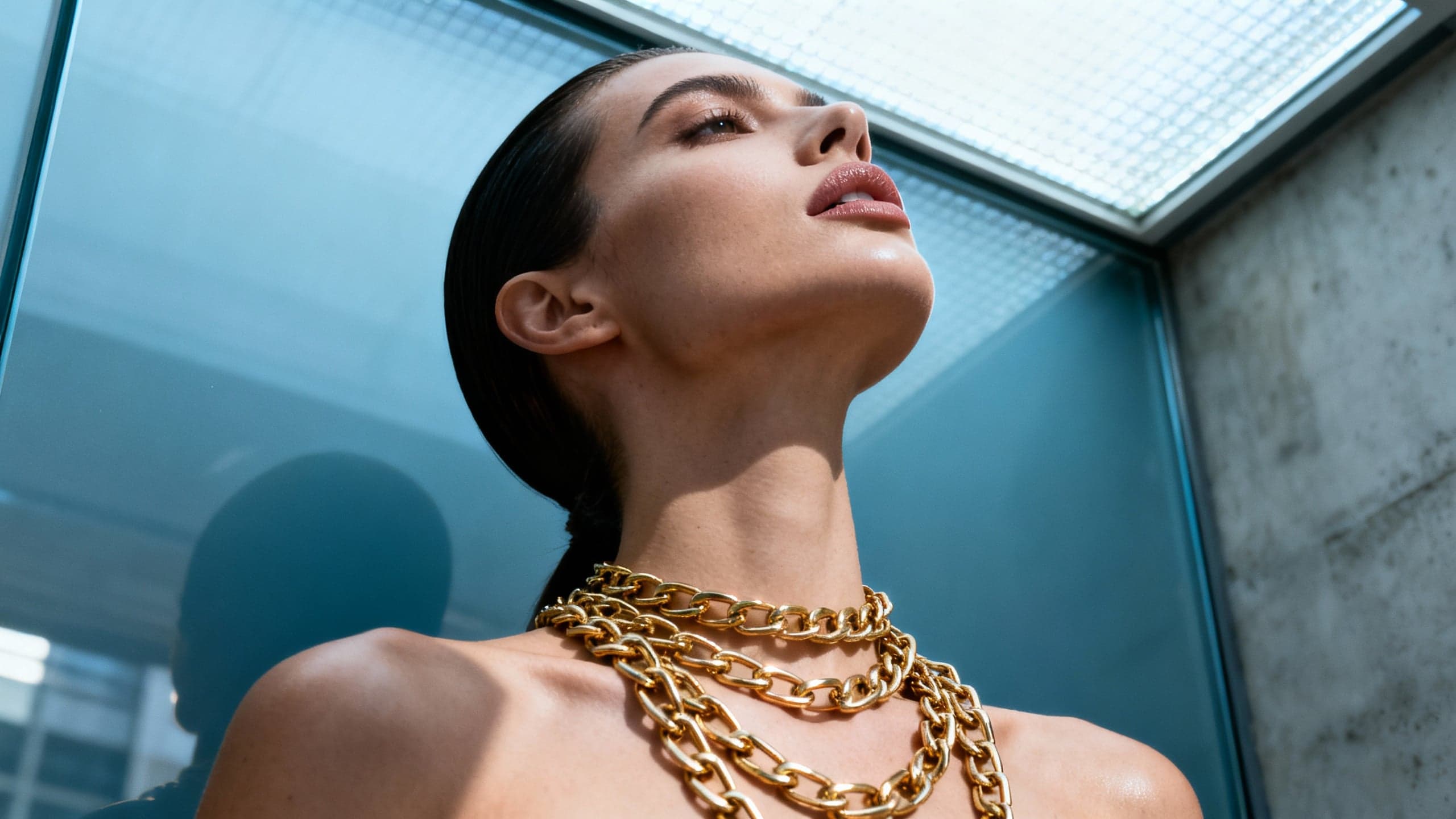 Professional illustration: Choosing the right AI tool for jewelry photography and video ads can feel overwh